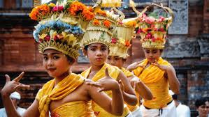 Menjaga Warisan Lewat Budaya yang Berkembang